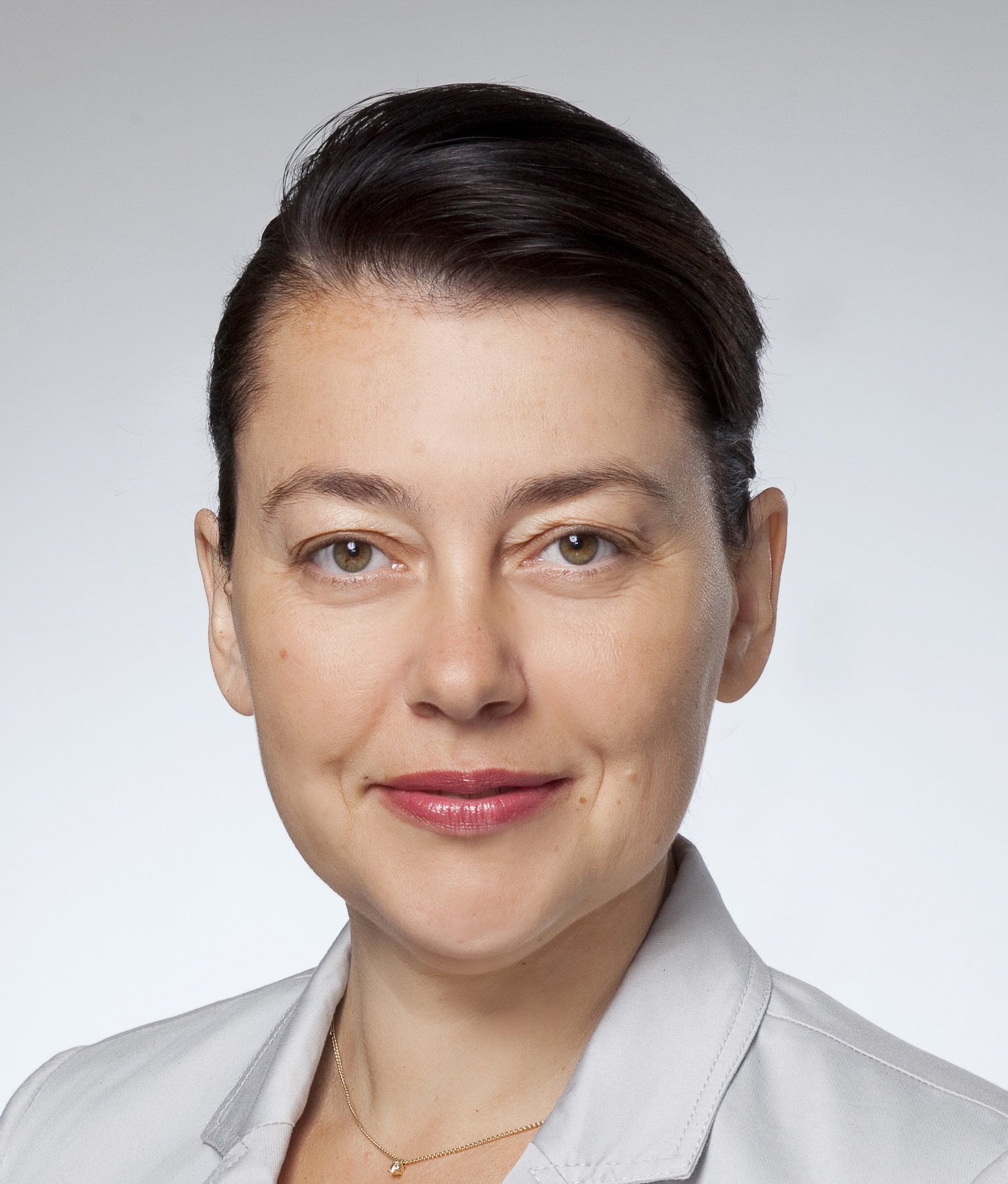 Portrait of Editorial Board member Julia Kzhyshkowska